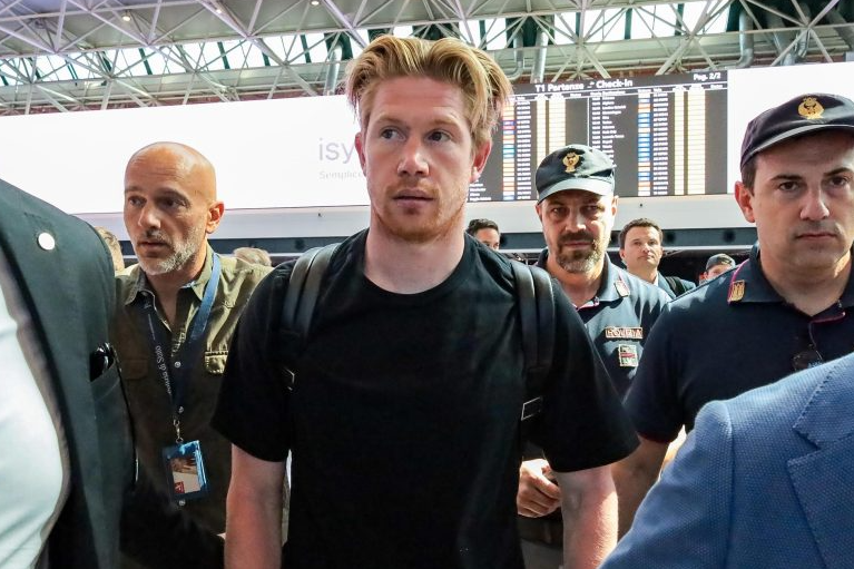 Kevin De Bruyne llega a Italia para ser presentado como nuevo jugador de Napoli