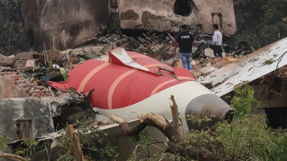 Recuperan grabadora de video del avión siniestrado en India: Serviría como nueva pista para la investigación