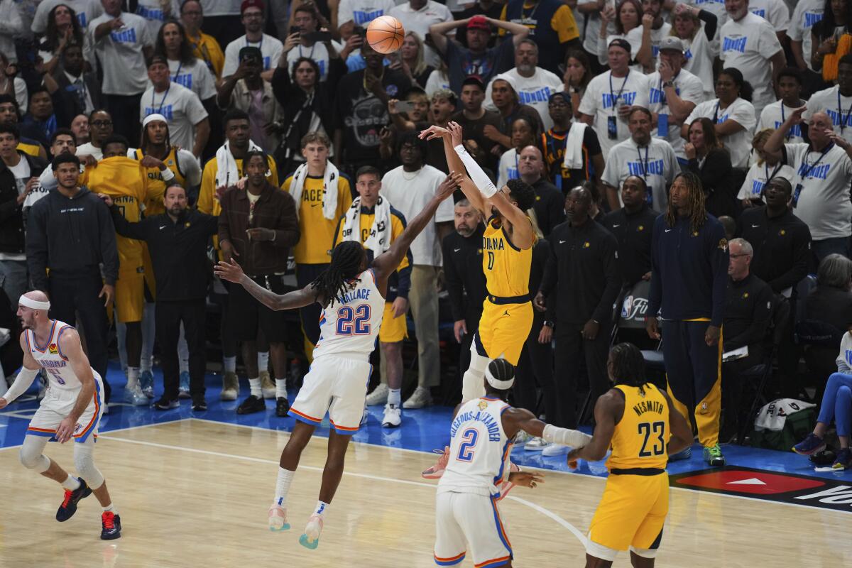 Pacers pegó primero en los últimos segundos del primer juego de final
