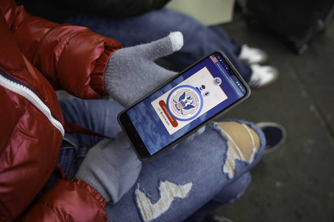 EEUU quitará multas a indocumentados que se vayan del país usando CBP Home