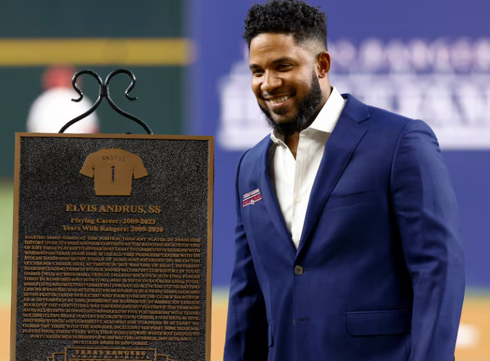 Elvis Andrus fue inmortalizado por los Rangers de Texas