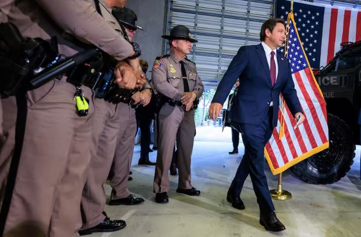 Gobernador de Florida manifiesta que podría ser legal atropellar manifestantes