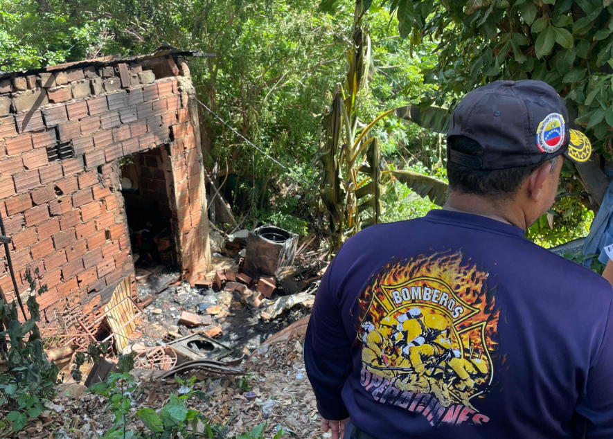 ¡Se escuchó una explosión!: Los abuelos y su nieta quedaron atrapados en las llamas