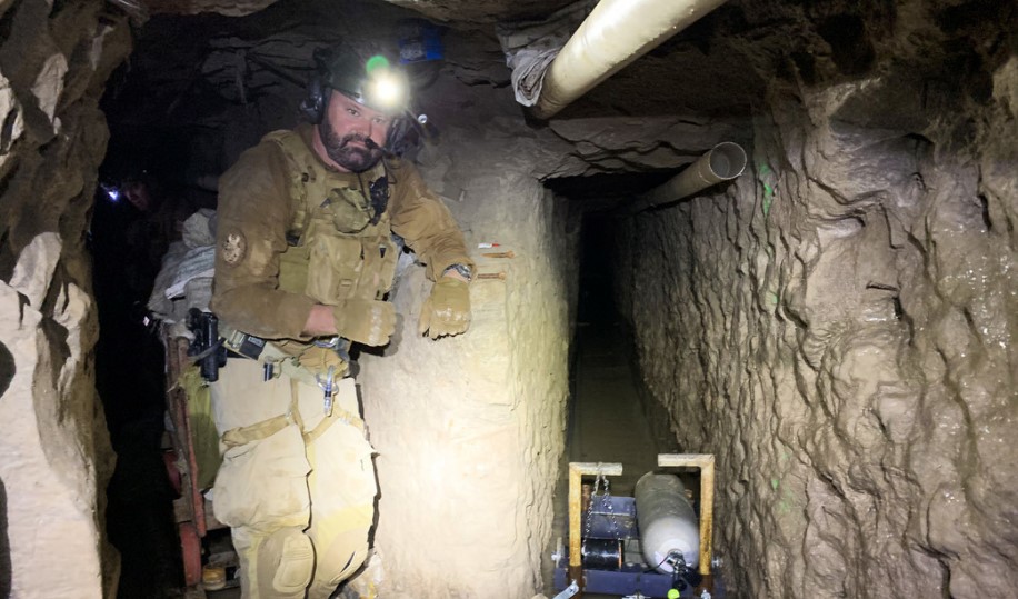 Un túnel de 13 metros bajo tierra pasaba por la aduana:  De México a EE.UU