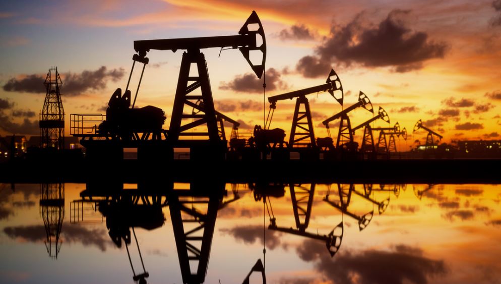 El petróleo se dispara y las bolsas caen tras el ataque de Israel