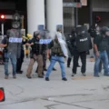 Al menos 44 detenidos en redadas de ICE ejecutadas en Los Ángeles