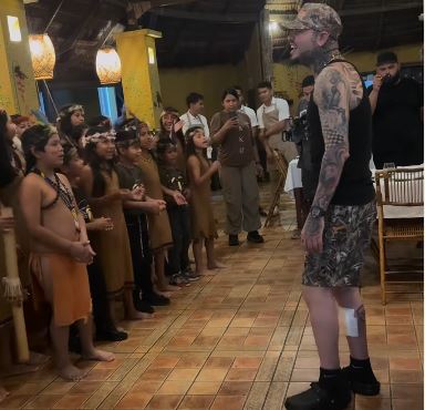 Farruko cantó con niños pemones de la Sinfónica de Canaima: 
