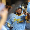 Jackson Chourio ya acumula 12 vuelacercas en la temporada