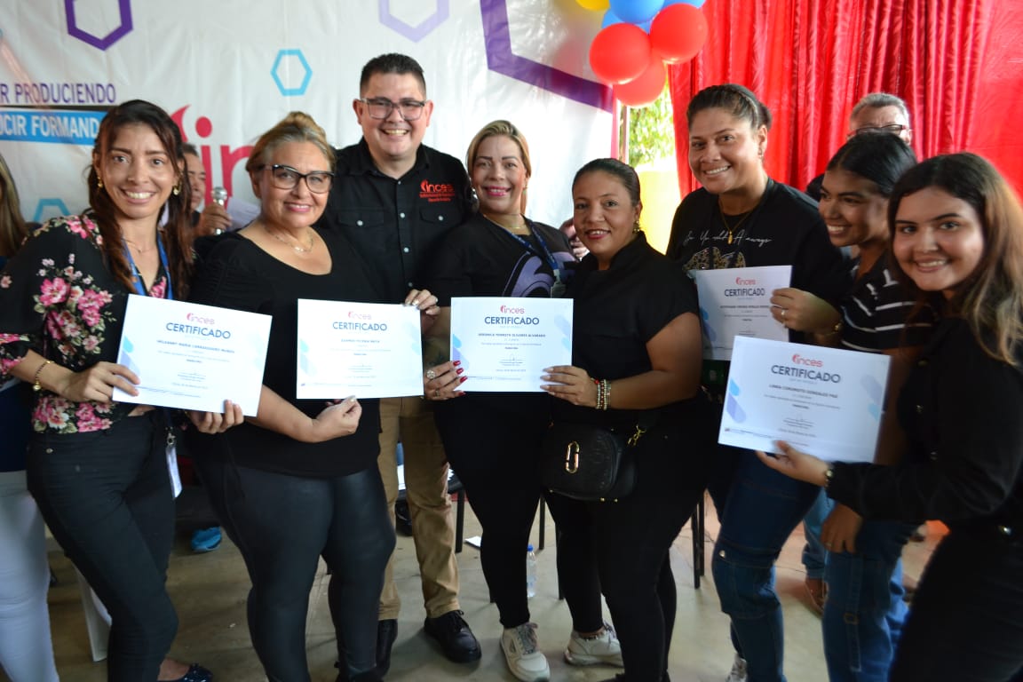 Inces Comunal entrega certificados en diferentes áreas de formación en la parroquia Santa Lucía