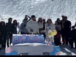 Familia venezolana causa polémica con revelación de género en zona protegida de Chile