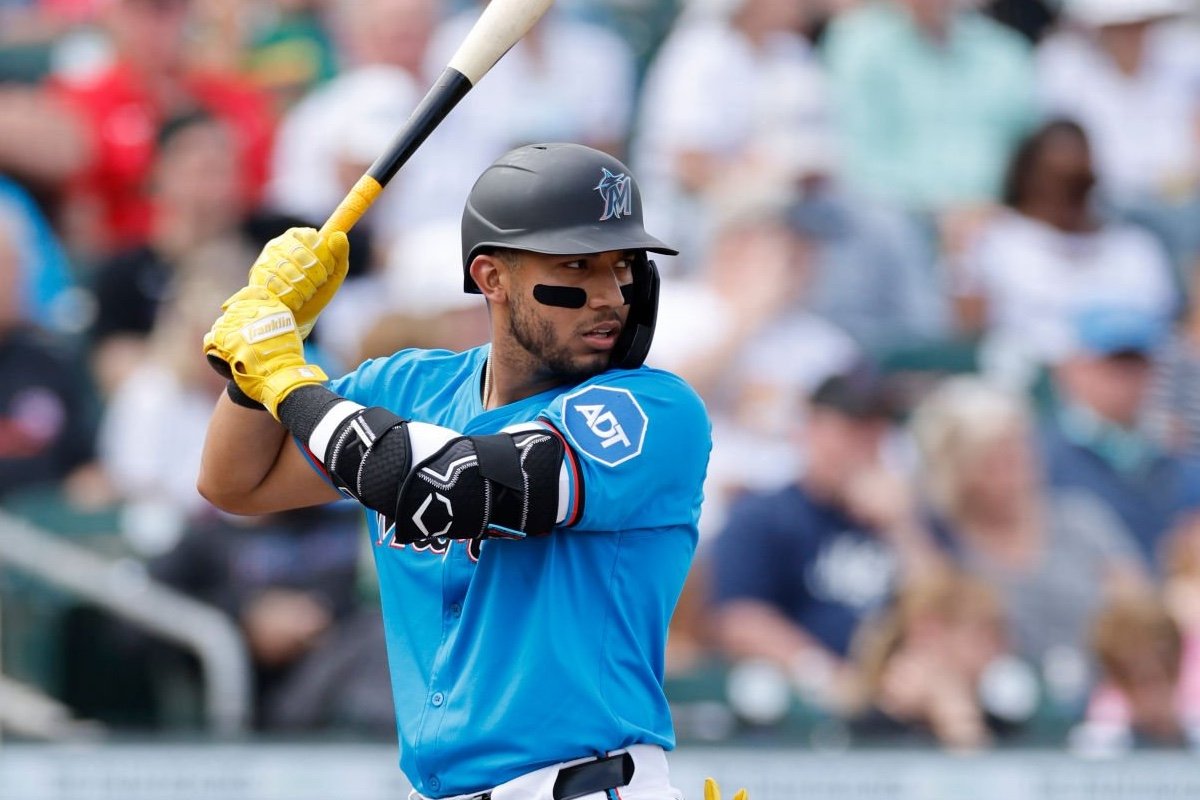 Máximo Acosta asciende a las Grandes Ligas con los Marlins de Miami