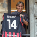 El AC Milán presentó a Luka Modric como nuevo jugador