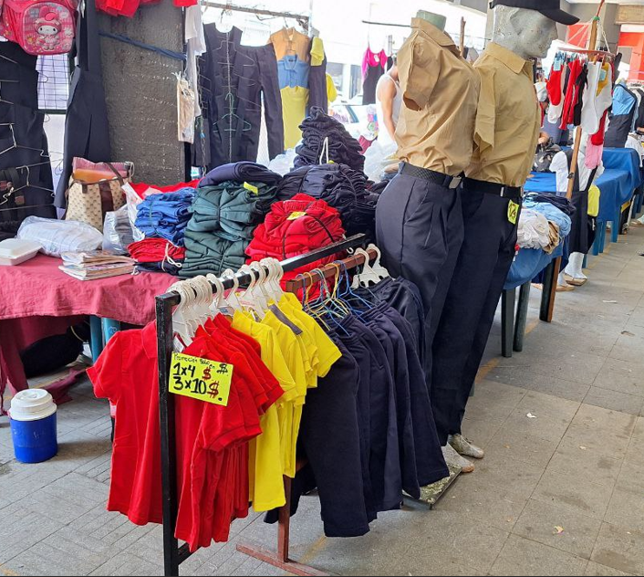 Padres siguen buscando las mejores ofertas escolares en el centro de Maracaibo