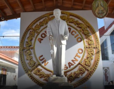 Isnotú, cuna de fe, honra a su "Santo" con libro y música para la Canonización