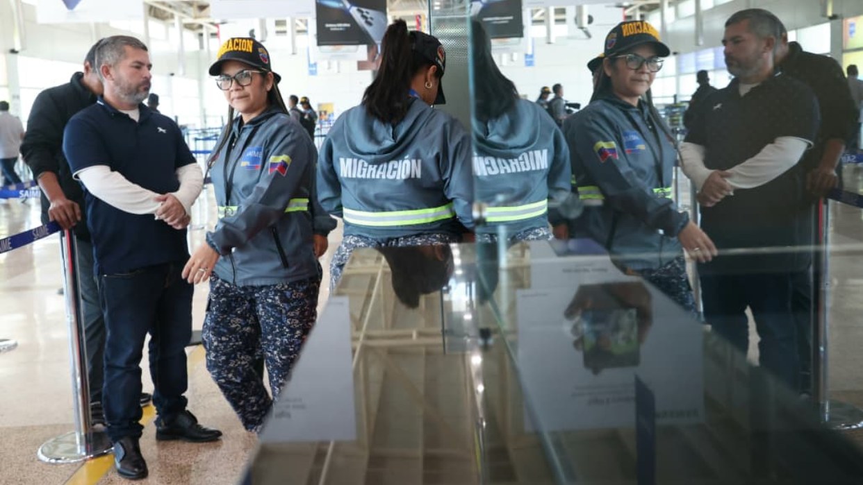 Llegan a Venezuela 286 connacionales deportados de EEUU