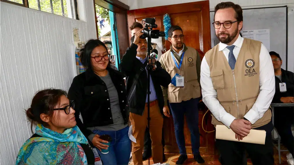 La OEA dice que la jornada del referéndum en Ecuador se desarrolla de forma 