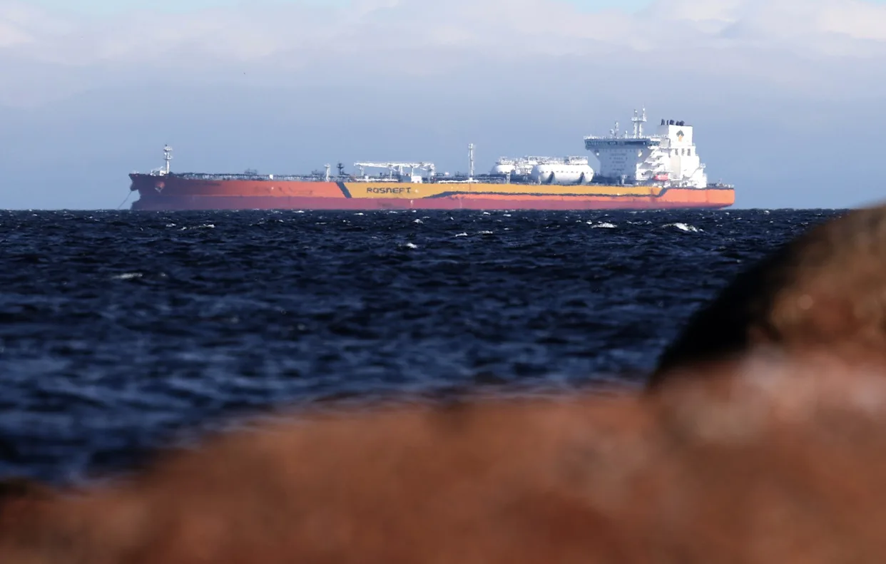 EEUU impone sanciones a las dos mayores petroleras rusas pese a las negociaciones del nuevo plan de paz