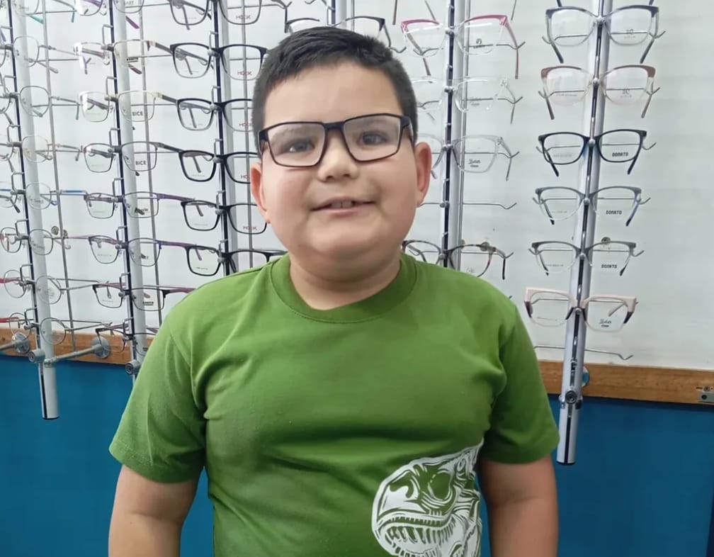 Le devolvieron la alegría a Cristhofer Mathias con sus nuevos lentes formulados: ¡Los buenos siempre seremos más!
