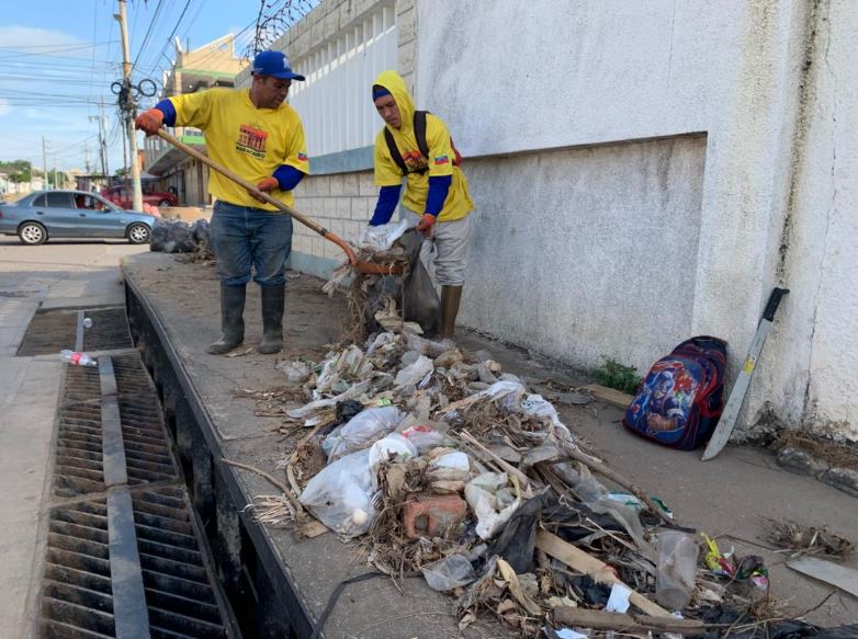 Alcaldía de Maracaibo despejó drenaje de 12 rejillas en La Pastora