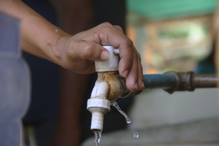 Activan el servicio de agua en diez parroquias de Maracaibo