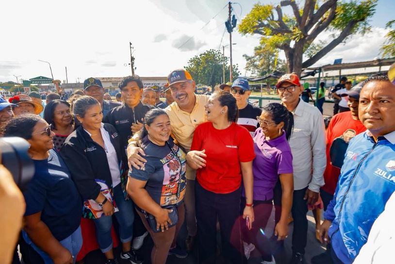 Gobernador Caldera entrega seis kilómetros de vialidad rehabilitada en la Villa del Rosario