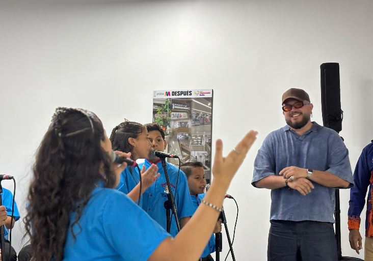 Mario Cáceres protagonizó encuentro motivacional con jóvenes talentos en la Fundación Nacional de la Gaita