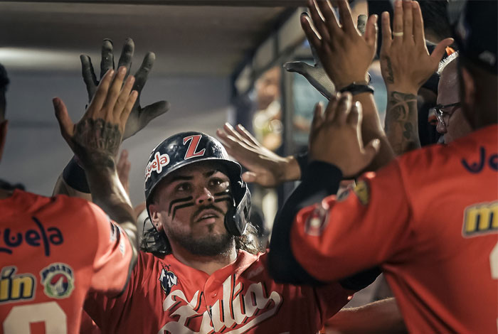 Águilas doblegó a Bravos para dividir honores en Porlamar