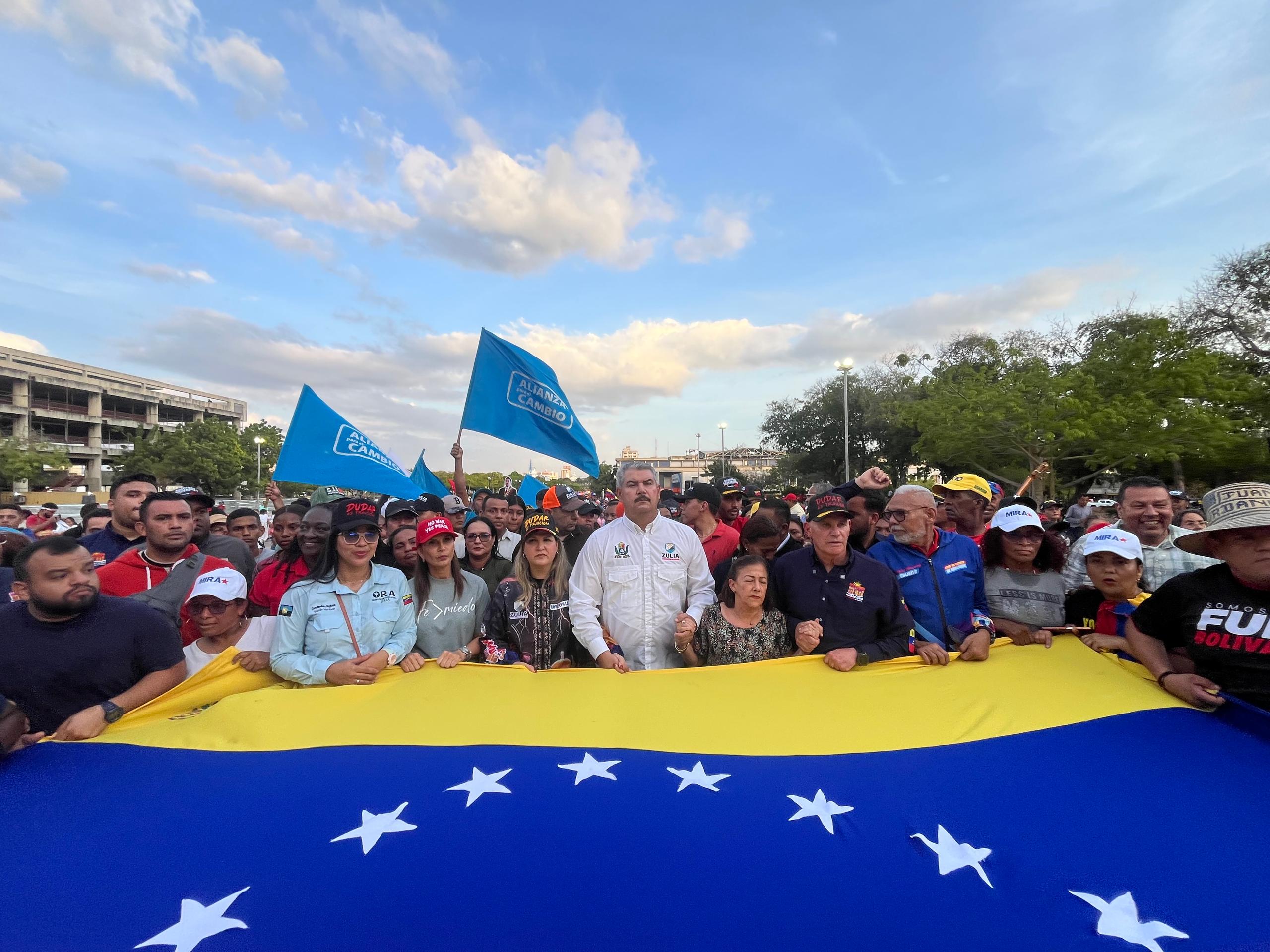 Autoridades regionales junto al pueblo zuliano ofrendaron a La Chinita y marcharon por la liberación del presidente Nicolás Maduro y Cilia Flores