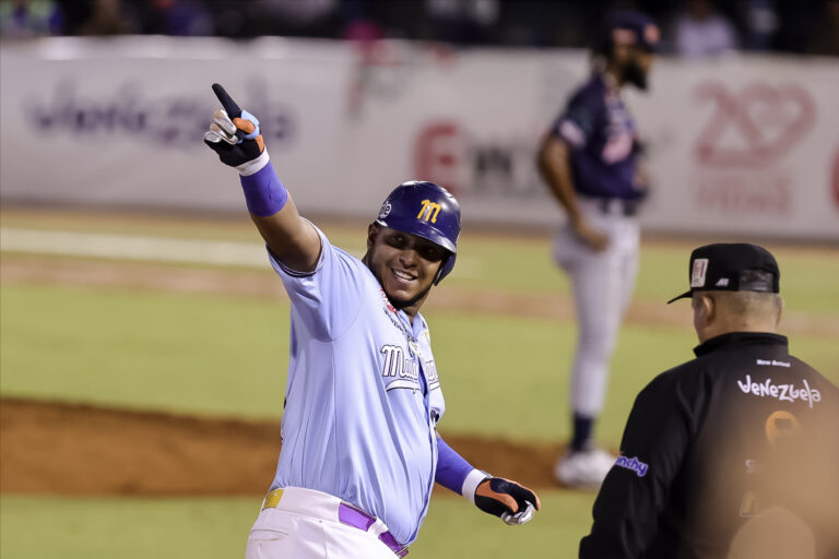Leandro Cedeño pacta con Padres para contrato de ligas menores