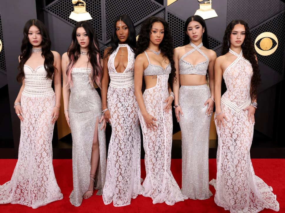 La alfombra roja de los Grammy 2026 marcó tendencia con los encajes y transparencias