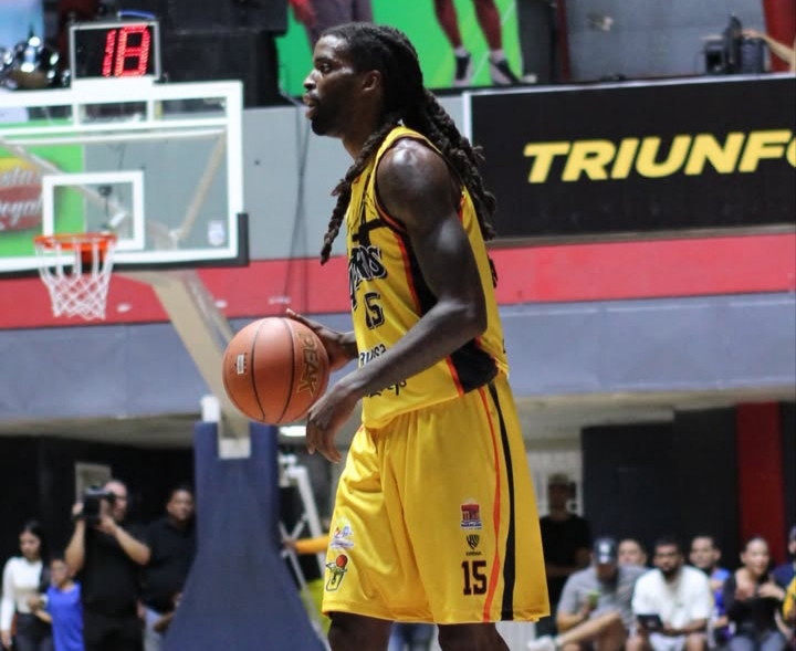 Gaiteros del Zulia asalta el liderato tras quitarle el invicto a Spartans en Caracas
