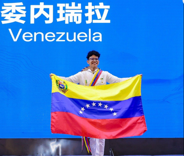 Axel Hernández, medallista olímpico de matemáticas que regresó a Venezuela y encendió las redes sociales al comentar su recibimiento