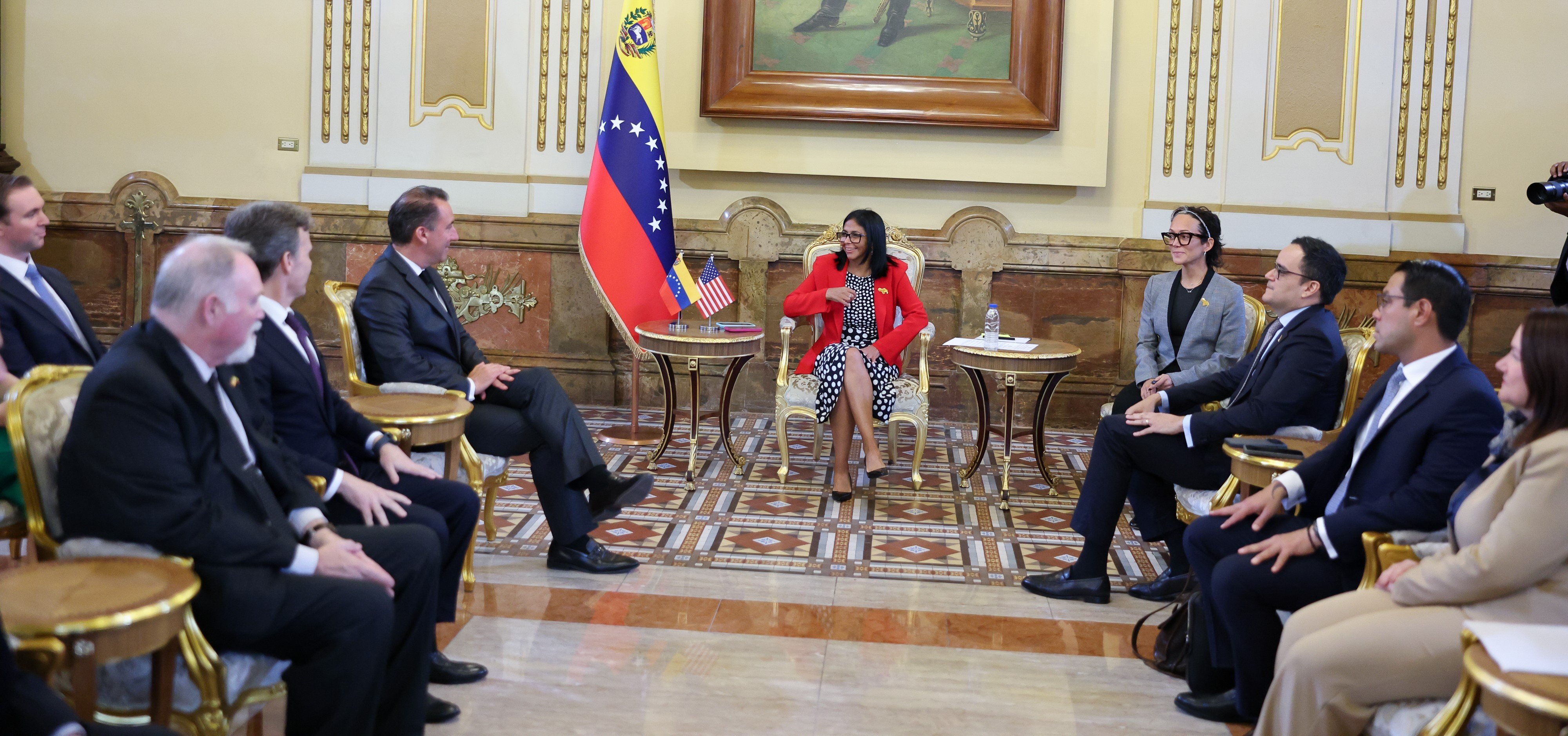 Presidenta (E) Delcy Rodríguez recibe a delegación de EEUU para estrechar lazos de cooperación bilateral