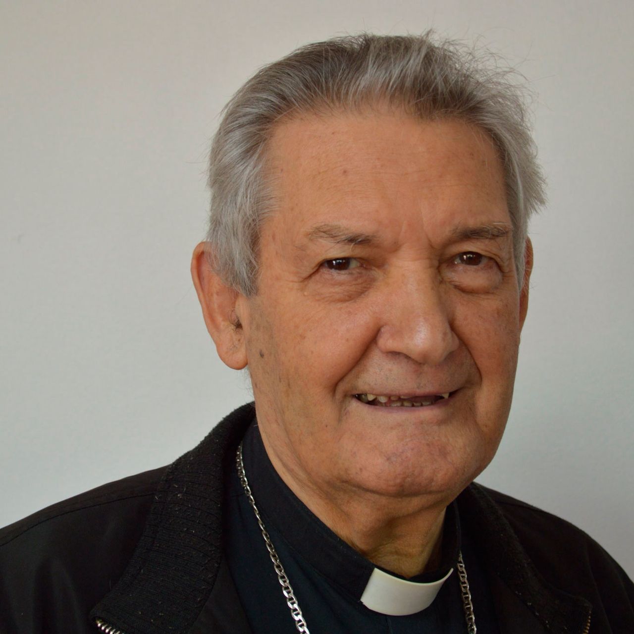 Mons. Ramiro Díaz fue trasladado a Maracaibo tras sufrir una caída en la Catedral de Machiques