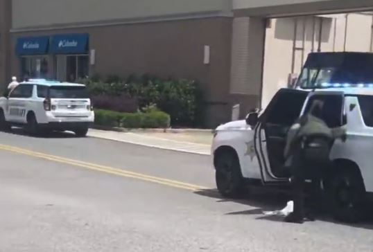 Reportan tiroteo activo en un centro comercial de Luisiana