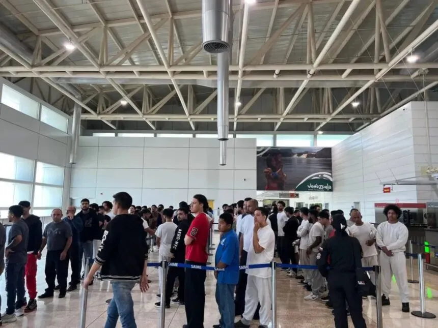 Retornan al país 162 venezolanos repatriados desde EEUU