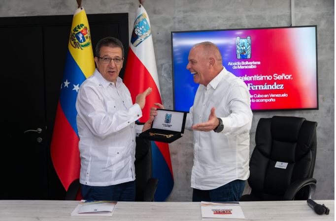 Alcalde Di Martino entregó llaves de Maracaibo al Embajador de Cuba