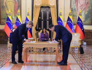 PDVSA y Repsol firman Memorando de Entendimiento en materia de crudo y gas