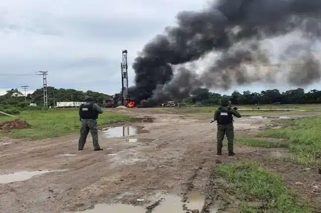 Explotó pozo petrolero en La Victoria y trasladan a los heridos por el río Arauca