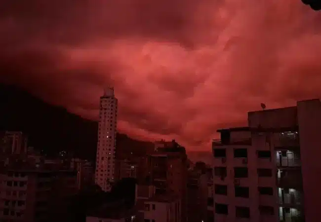El cielo de Caracas se convirtió en una obra de arte: ¿Por qué se pintó de tantos colores?