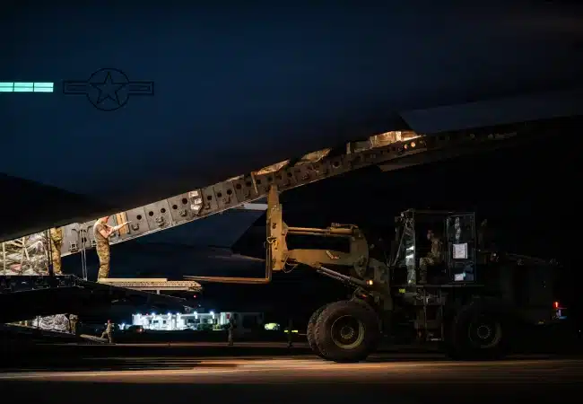 Fuerza Aérea de EE UU asume control operativo del Aeropuerto de Maiquetía para garantizar la llegada de ayuda humanitaria
