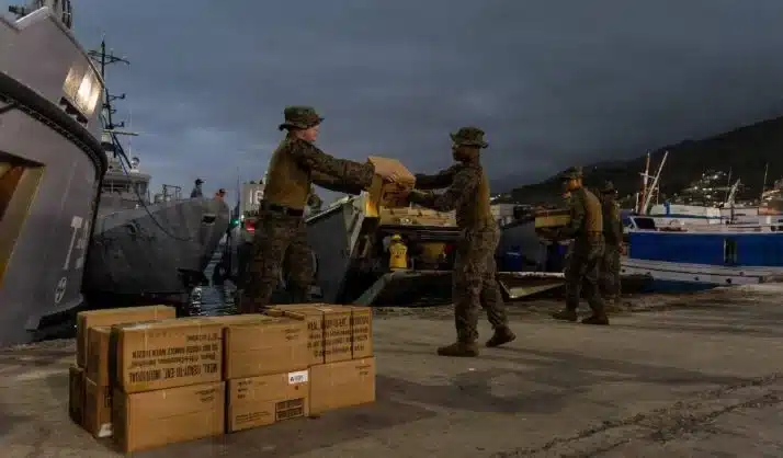 Comando Sur de Estados Unidos entrega suministros para asistencia en desastres