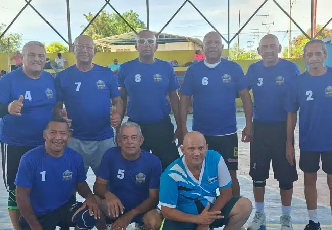 San Francisco se corona en el triangular de voleibol Máster 60 y celebra el regreso de Luis Urribarrí
