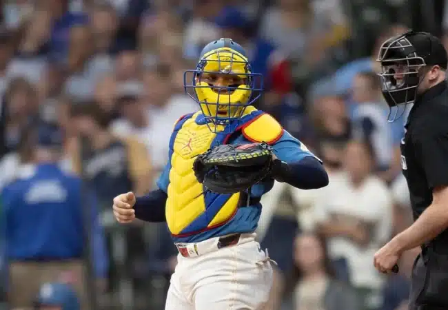 William Contreras rinde homenaje a Venezuela con los colores de la bandera tras los terremotos