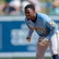 Cerveceros de Milwaukee blindan al prospecto venezolano Luis Lara con un millonario contrato por siete años