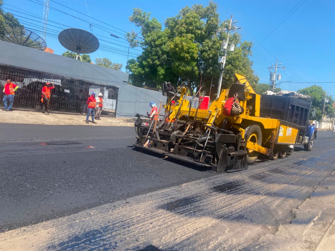 Gobernador Caldera inició plan de asfaltado en la avenida 9B de Maracaibo