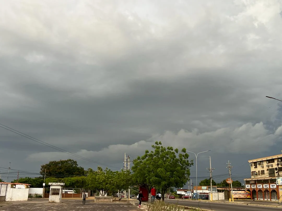 Fuerte aguacero sorprende a Maracaibo y San Francisco tras una tarde de intenso calor