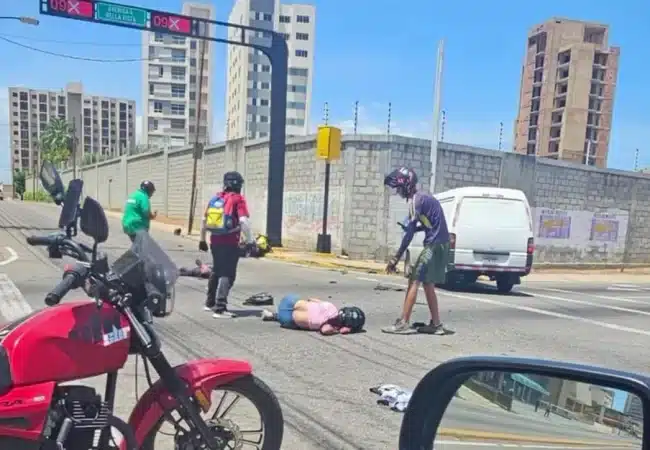 Dos heridos dejó aparatoso accidente vial en la calle 82 con Bella Vista