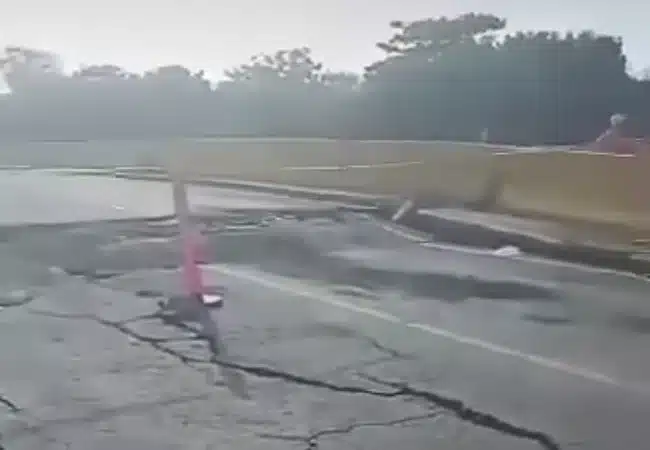 Colapsó el puente de Caraballeda tras estremecedora réplica de magnitud 4.9