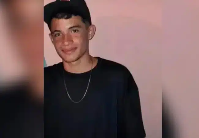 Un motorizado muerto tras colisionar contra una camioneta en la avenida Bella Vista